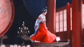 “เต้นรำ” เต้นรำขึ้นไป” ท่าเต้นรำสวยงามและผู้คนก็สวยงามยิ่งขึ้น หิมะสะท้อนท้องฟ้า และศาลากระเบื้องสีส
