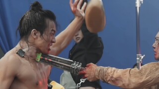 一个笑着死去，一个哭着活下。崇应彪死前释然一笑，痛苦与爱恨从此终止，悲惨的一生终于结束。姬发崩溃大哭，身边所有的人都离他而去，所爱的都失去，所信的都坍塌……虐啊