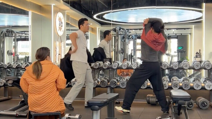 “Mengapa Orang-orang Berkelahi di Gym?”