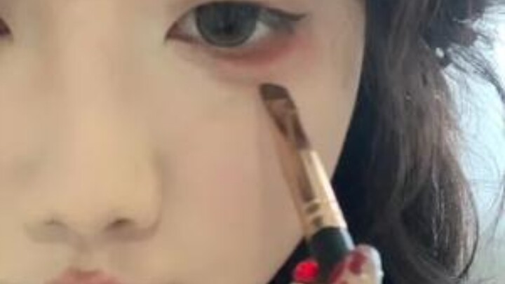 خطوة واحدة تجعل مكياج الشخص العادي وكأنه "هاك"!