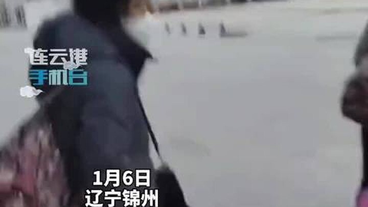 On January 6th, in Jinzhou, Liaoning, the daughter wanted to surprise her mom, but unexpectedly, her