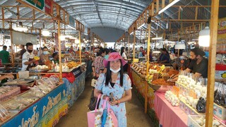 เดินซื้อของกินชิมช้อป O-Top Yummy Food Thailand Market