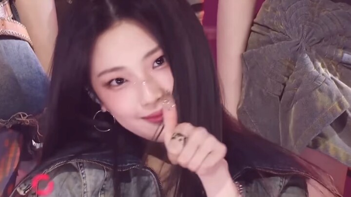 The main dancer's signature mic also has such strong expressiveness? !
