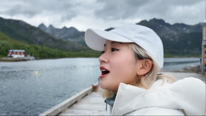 في أكثر الأماكن وحدة على كوكب الأرض، أغنّي أغنيةً هي الأكثر وحدة.