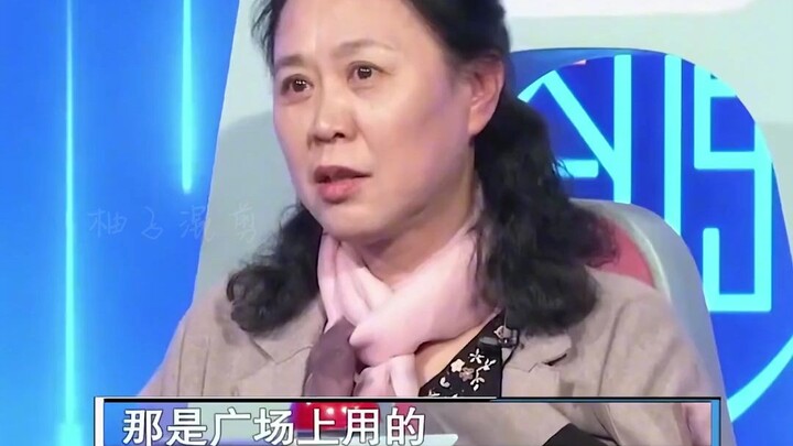 ลูกสาววัย 20 ปีลาออกจากโรงเรียนเพื่อทำงานเลี้ยงดูแม่