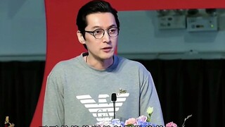 Hồ Ca trở lại Học viện Hý kịch Thượng Hải để dự lễ khai mạc, đọc một bài phát biểu theo đúng giáo tr