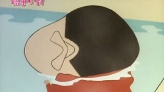 小新长大了，会 一个人洗澡了
