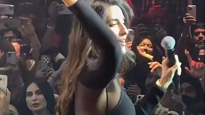 Aktris India Nora Fatehi #KecantikanIndia #Bollywood #AktrisIndia #LagudanTarianIndia #KelasTari