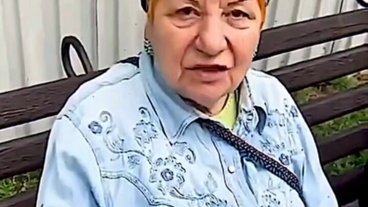 «التصافح بالقبضة كذبة منك»