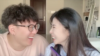 صديقها يبكي فعلاً وهو ينظر إلى الفتاة الصغيرة！؟