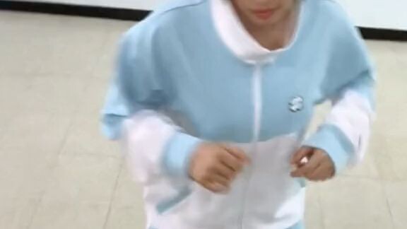 Umm what happen to Hanni's hair?!??