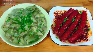 【吃冰达人今日份美食】今天做麻辣油炸火腿肠，烧茄子吃！