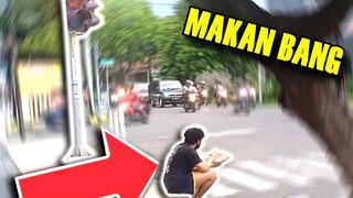 Makan NASI BUNGKUS DiSAMPING LAMPU MERAH! ... #PUASKLEN