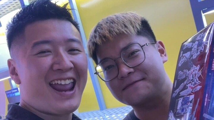 Còn những niềm vui nào của con trai nữa? Để tôi lo!