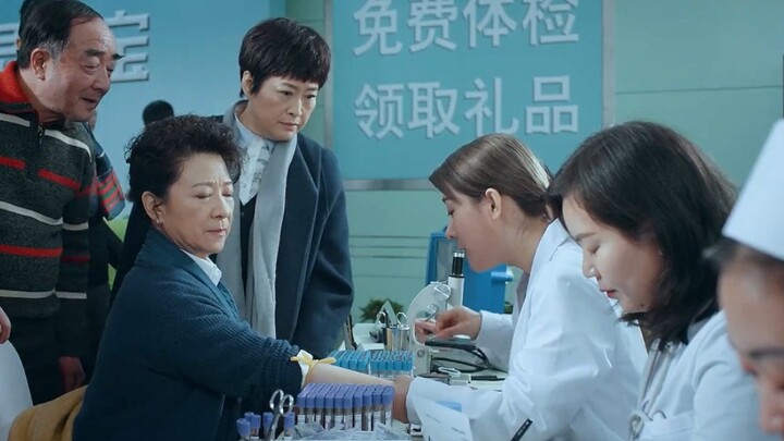 Jangan cari gara-gara dengan siapa pun, tapi jangan sekali-kali ganggu nenek pensiunan ini!