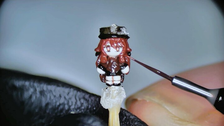 نحت جوزة على حبة أرز!