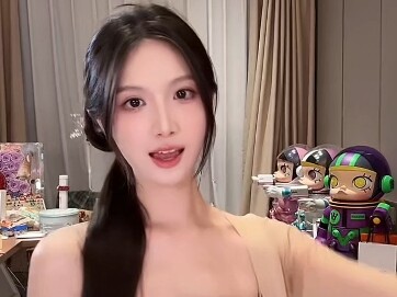 Principal Lin can pull off traditional Chinese-style outfits with such flair, I'm impressed!