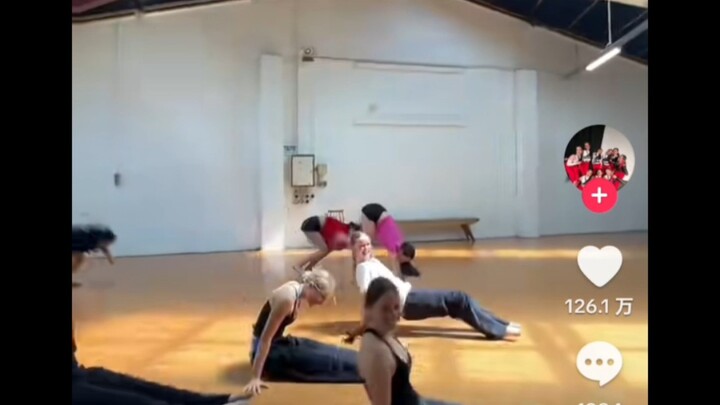 【Tik Tok】One million likes, the external network started the tortoise and hare dance challenge (Comp