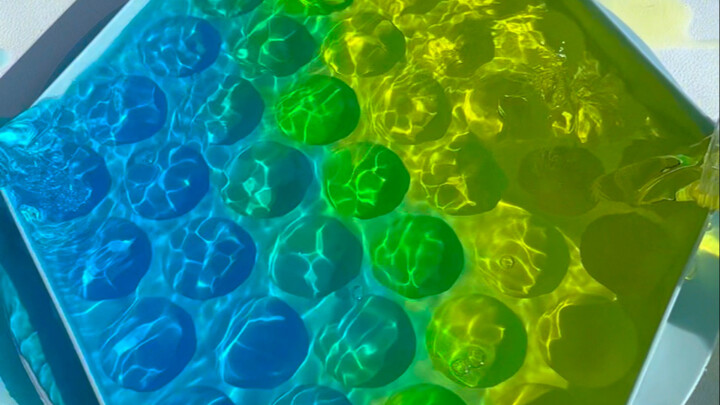 🔥 تجربة غامرة في صنع الثلج 🌈 أرفع خصرك الرقيق وأفكّك مكعبات الثلج واحدة تلو الأخرى وأركلها بقوة‼️