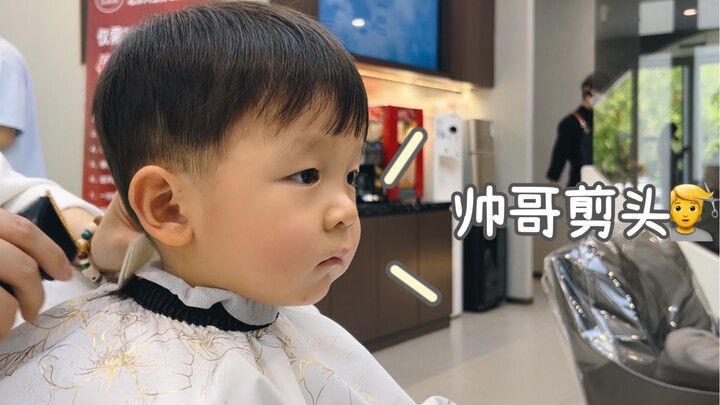 First time taking my son to the barbershop—he was surprisingly well-behaved…