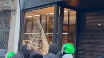 Looting in Paris