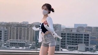 对你的思念她还在挣扎哦～～～