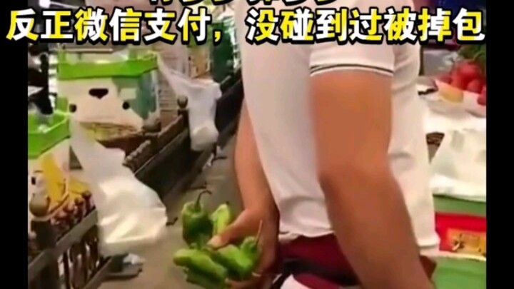 No matter if I’m buying veggies or fruit, I always tie the bag in a tight knot after picking everyth