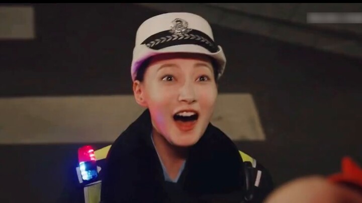 The female traffic police in episode 27 of "My Human Fireworks" is me!! Everyone is saying that I am