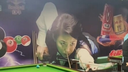 Tự hỏi nhìn mãi sao vẫn chưa đánh nhỉ?