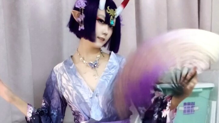 Sake Tsuchin is here again to perform a talent show for the master!