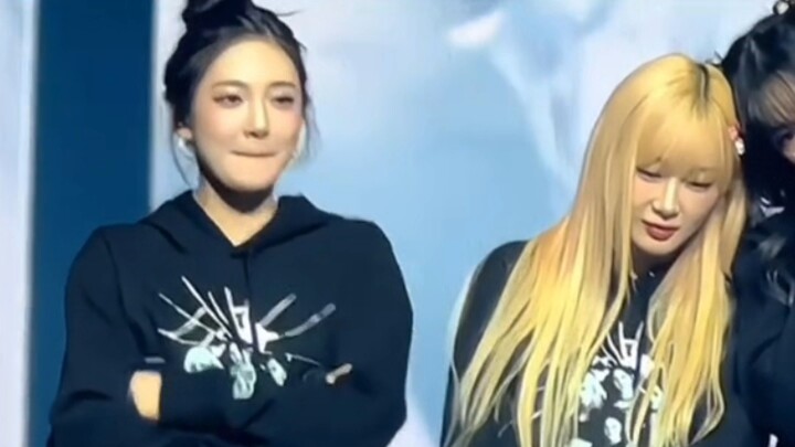 Line thẻ xanh mà chỉ cần ở cạnh nhau là đã siêu hài rồi