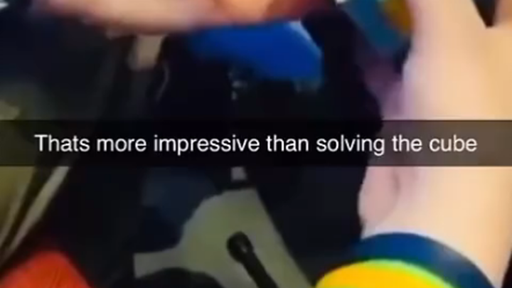 مين علّمك تحل المكعب السحري بجدية كده؟