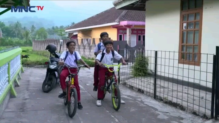 Layangan Terbang Episode 06