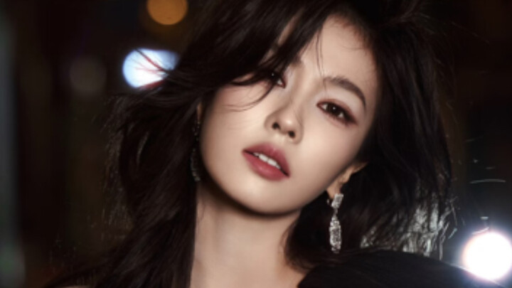 Semua Deer | Ratu datang, semua minggir! Siapa nih yang bisa naik karpet merah tiga kali sendirian d