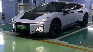 Saya mengendarai mobil domestik termahal untuk menjemput seorang teman, tetapi saya tidak pernah men