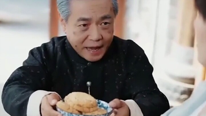 Kue kering yang tak bisa dibeli meski dengan uang tiga ratus juta, si pemuda cukup berseru sekali sa