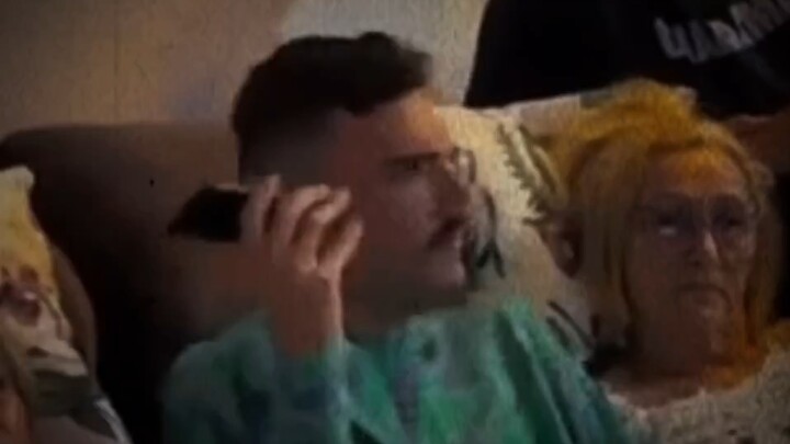 Cực kỳ xấu hổ.