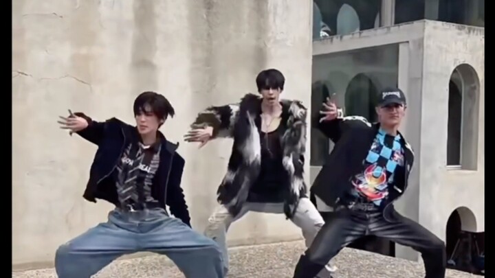 EMPIRE Mokuge Ren raul Iwamoto Teru ba người thật là đẹp mắt.