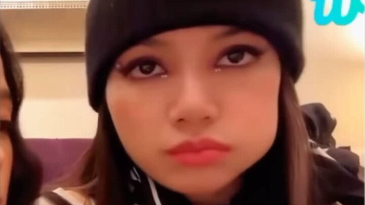 Lisa balas haters: Jangan pernah pedulikan apa yang dikatakan haters!