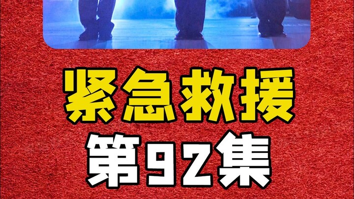 An elderly man lost his keys and stopped a police officer to ask for help.