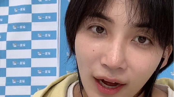 Nếu nghe điện thoại khi chưa tỉnh ngủ thì sẽ như vậy.