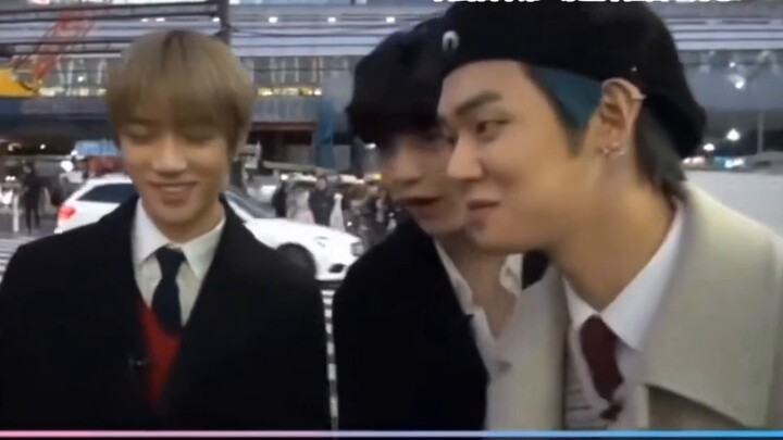 Đoạn này làm tôi cười chết mất. Người anh gặp rắc rối còn người em xử lý hậu quả.