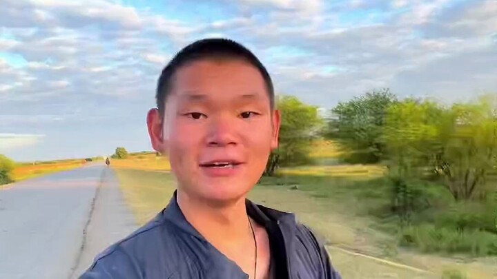 I unexpectedly met a like-minded cycling buddy from Finland in Tanzania.