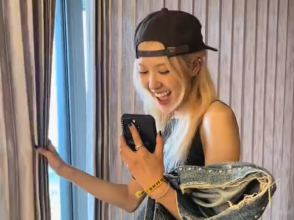 روزي "نحن هنا في البرازيل"