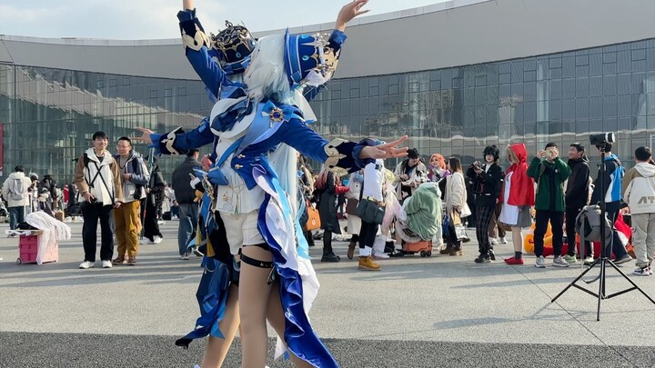 Cosplaying as Fu Fu and dancing the Sinner Dance at the Comic Con