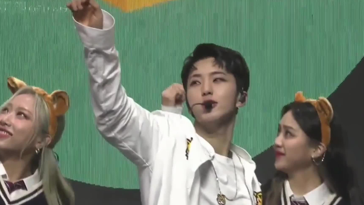[SEVENTEEN] Hoshi's debut stage of "Tiger's Power"