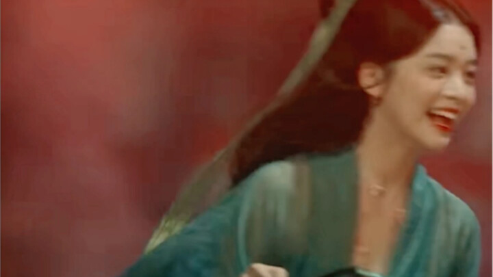 "يا إلهي، يبدو أنهم حزموا الملابس الصينية التقليدية مع فريق التصوير!"