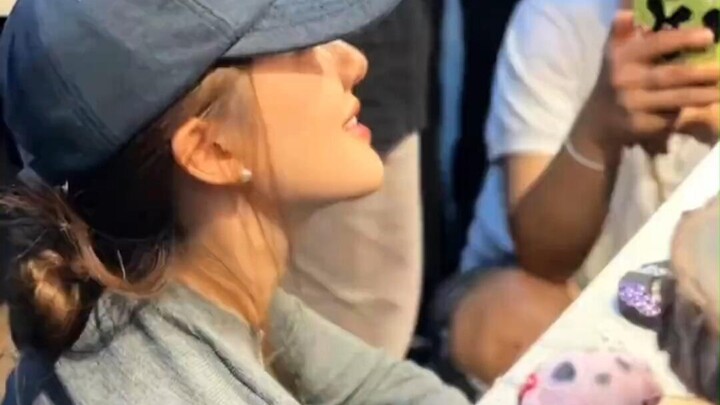 Ternyata gaya rambut memakai topi itu diikat seperti ini, santai dan bebas