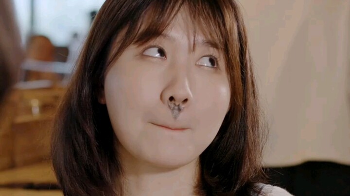 Pak Tua Bulan, lain kali kalau kamu mau merangkai benang merah buatku, bisa ganti pakai kabel listri