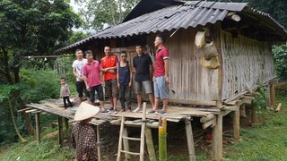 TRAO QUÀ CHO CÁC GIA ĐÌNH KHÓ KHĂN